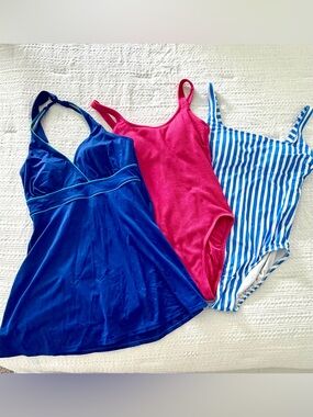 Set of 3 women’s colorful one piece bathing suits. Size large
